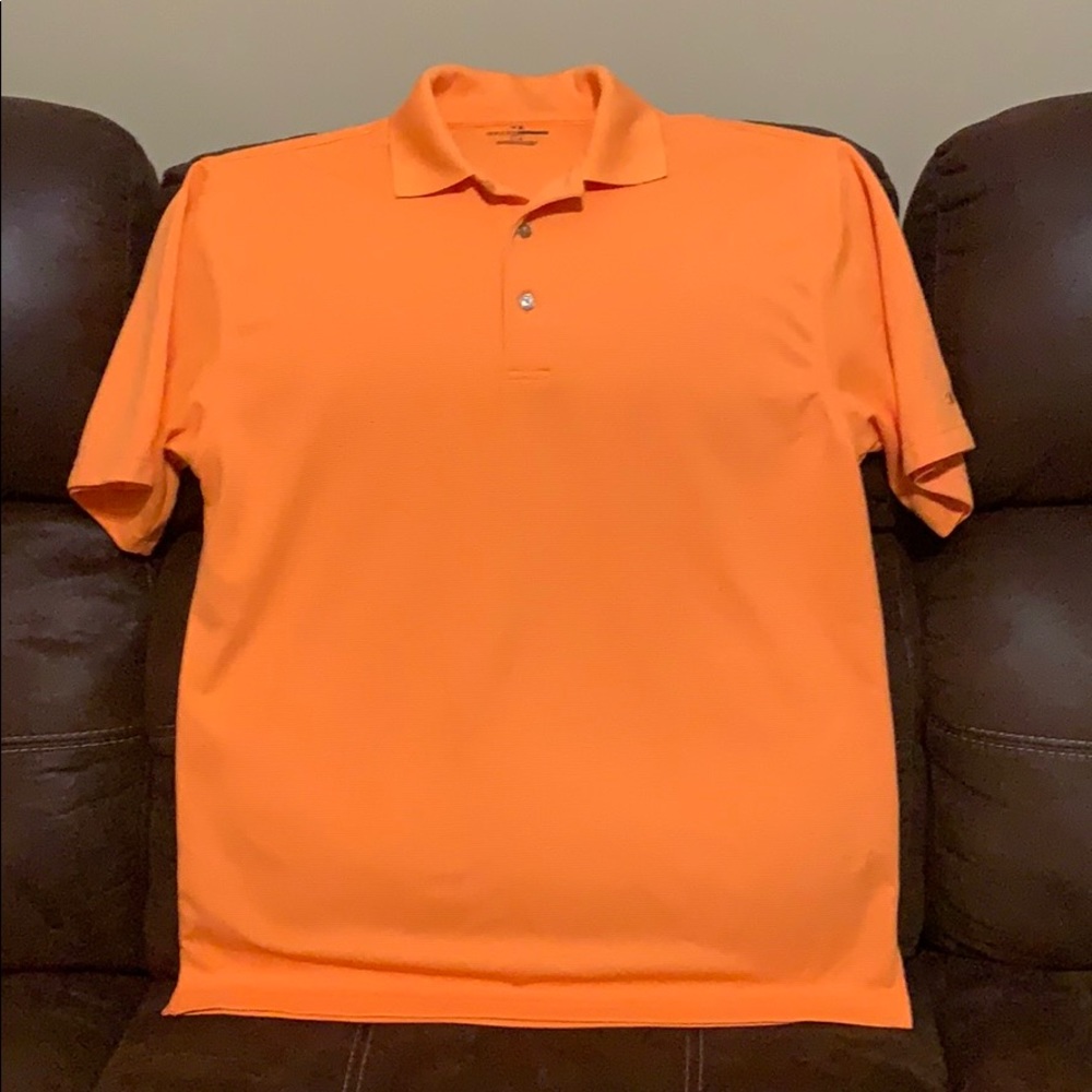 Men’s Short Sleeve Collared Shirt.